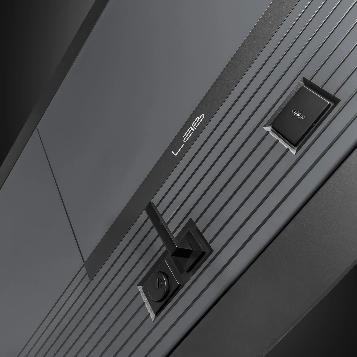 Входная дверь Лаб 2 Про с зеркалом Максимум - Сандал белый
